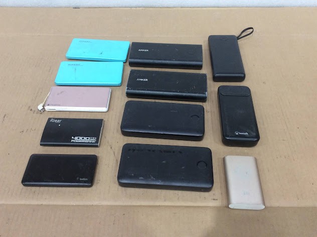 mophie/Pineng/Anker/Belkin Mixed Brand and Model Power Bank (Lot of 12)