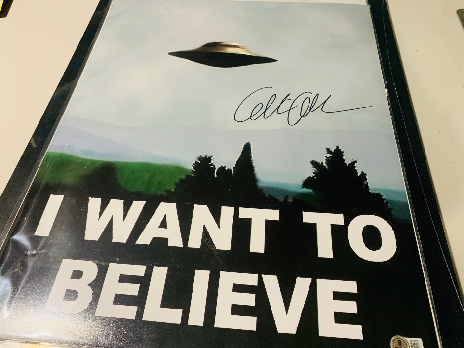 The X-files I want to believe Sealed Poster and Frame - Signed Gillian Anderson.