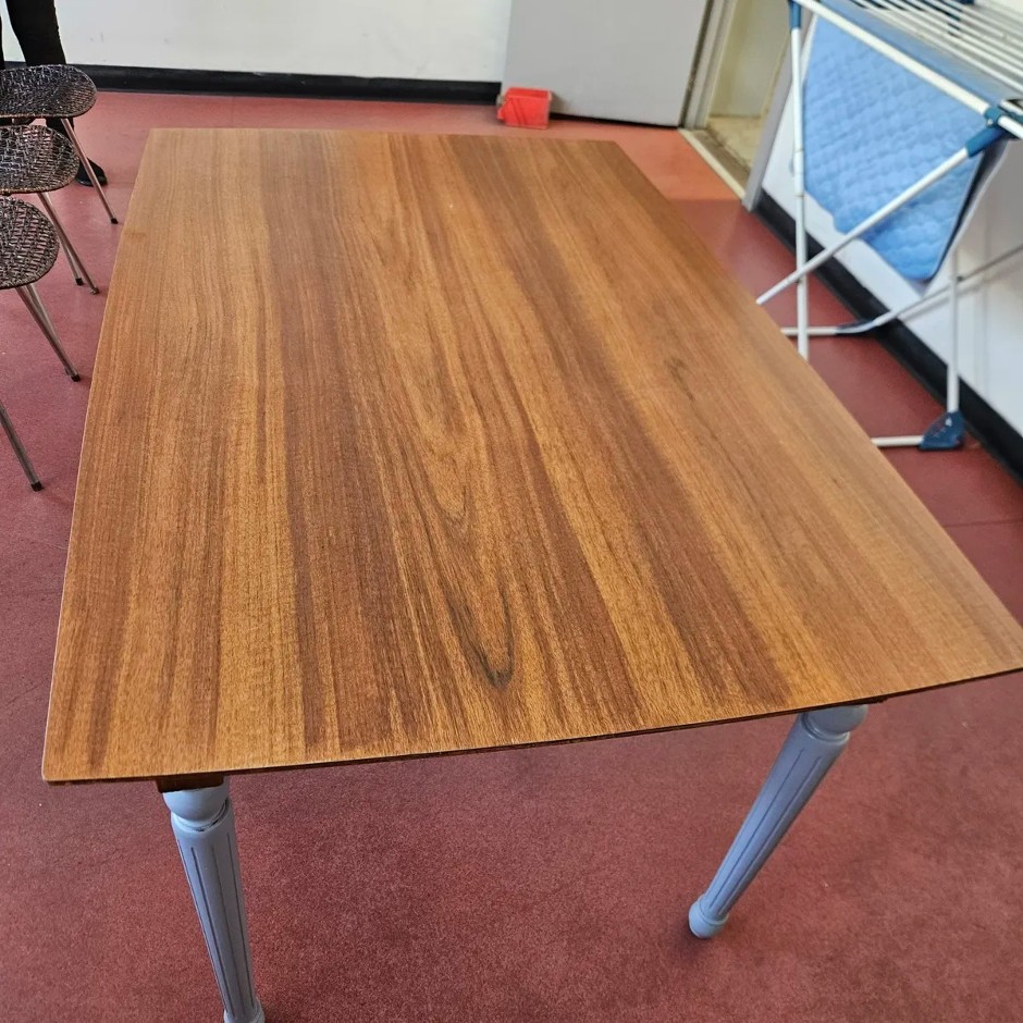 <p>Dining Table, Timber, Extendable</p>