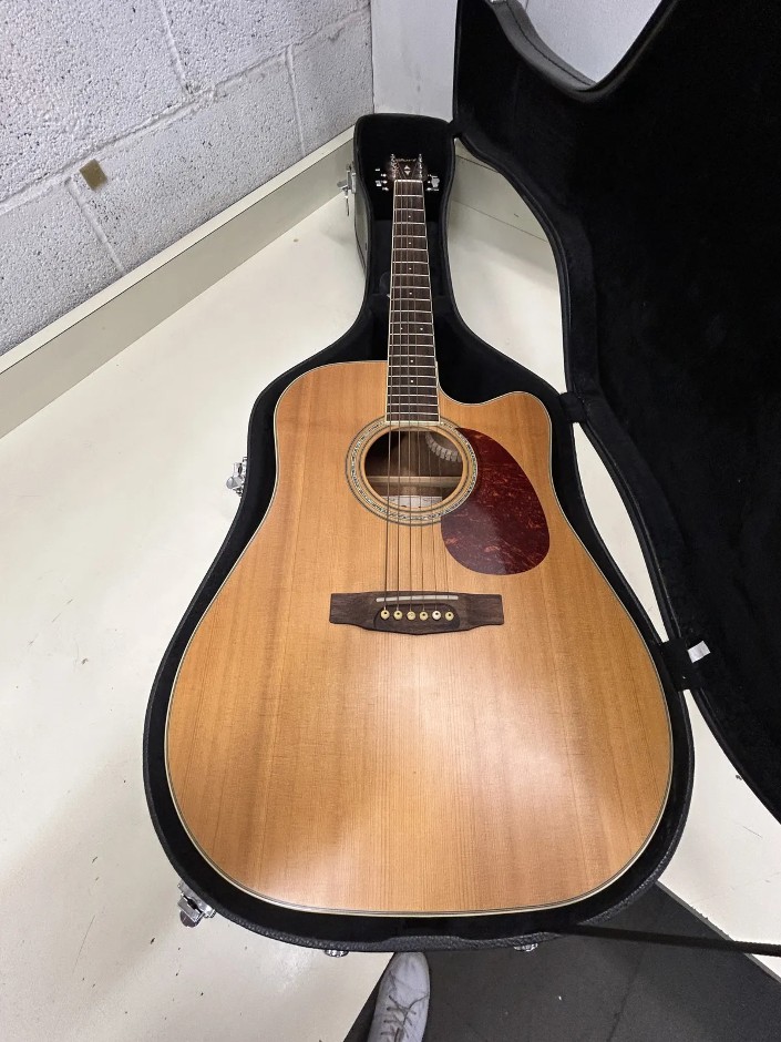 CORT MR710F NS Amplified Accoustic Guitar & Carry Case