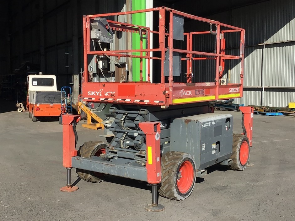2016 Skyjack SJ6832RT Scissor Lift