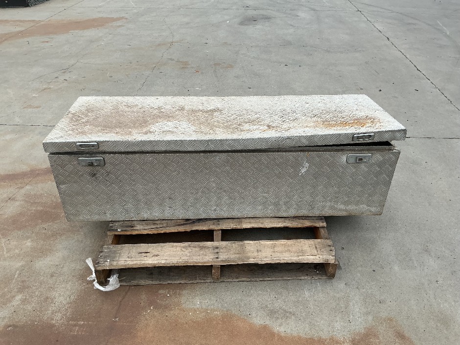 1.8M Checker Plate Tool Box