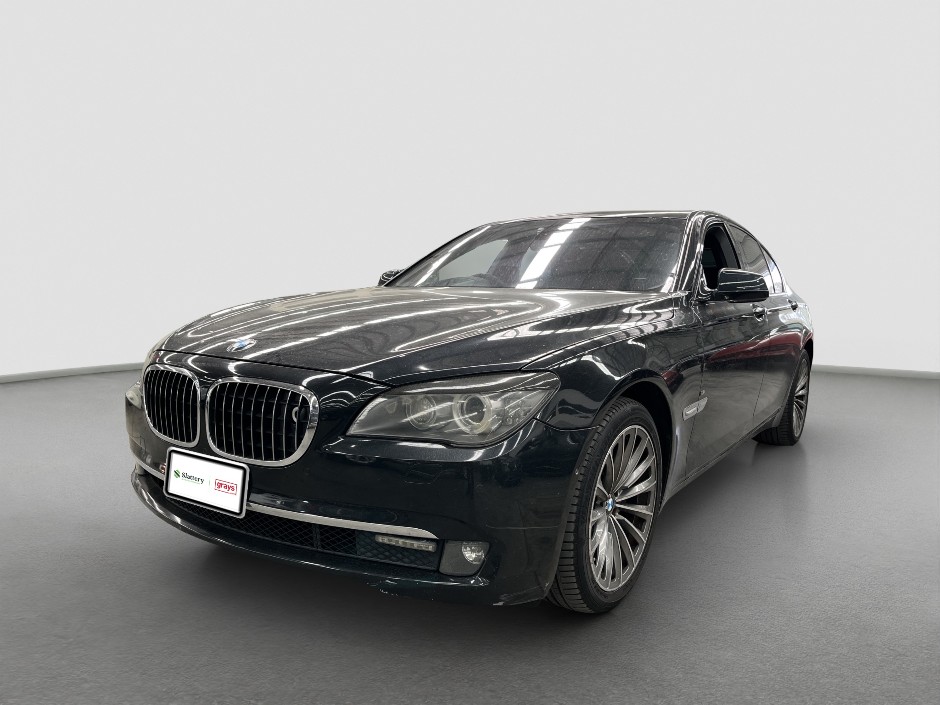 2009 BMW 750i  Petrol Sedan