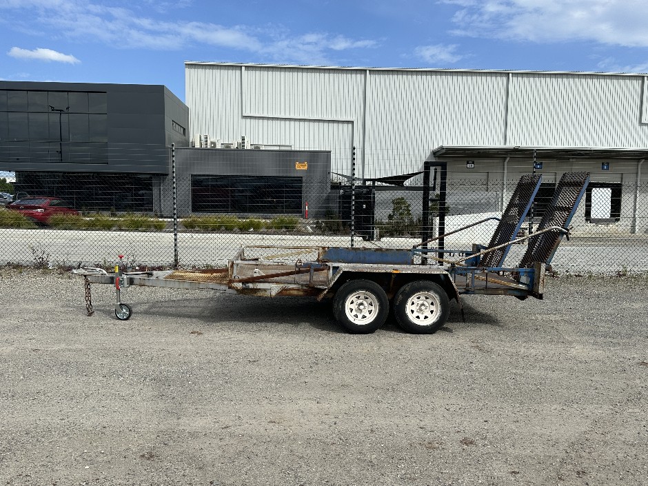 Unknown Make/Model Dual-Axle Plant Trailer