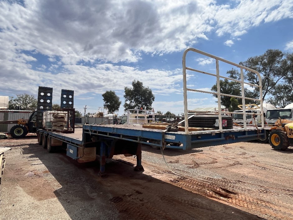2010 Barker Drop Deck Tri-Axle