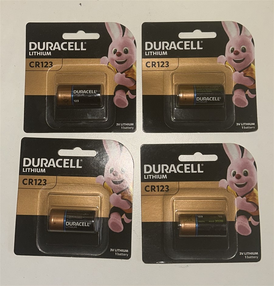 4x DURACELL Lithium CR123 Batteries