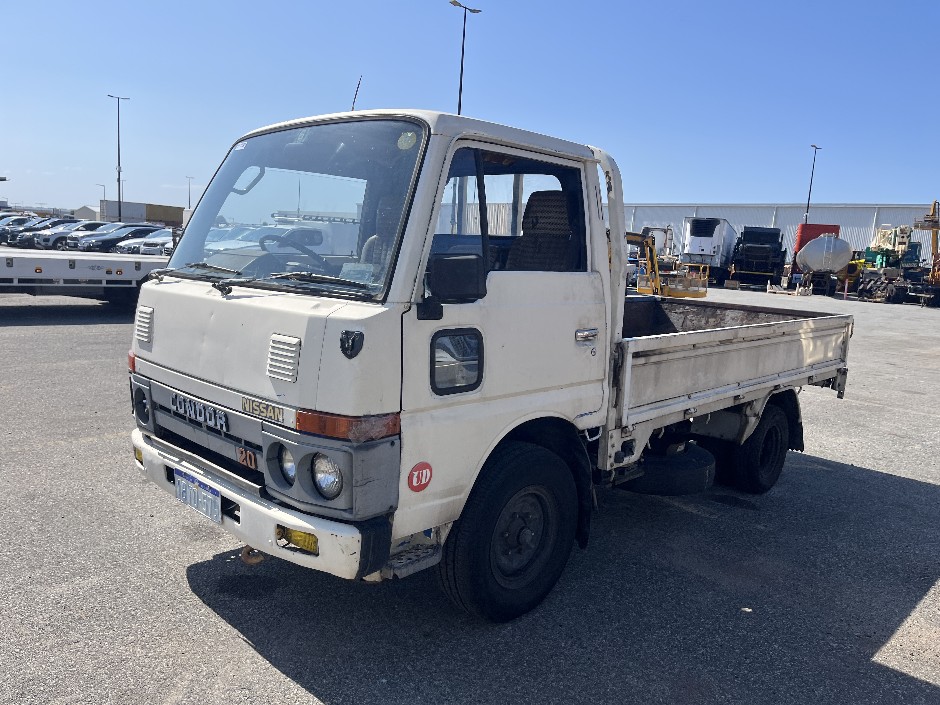 1987 NISSAN CONDOR   4x2 Tray Truck