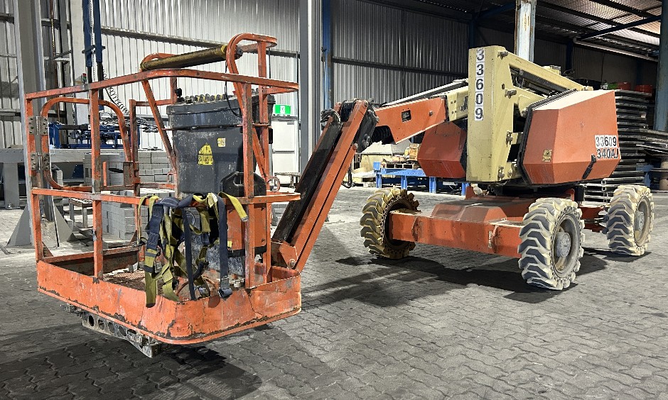 2017 JLG 340AJ Articulating Boom Lift (EWP)