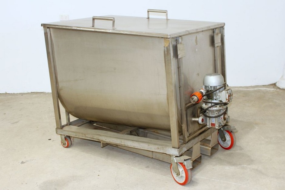Stainless Steel Mobile Feed Hopper with Internal Ribbon