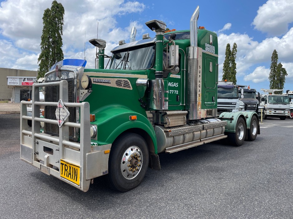2015 Kenworth T909   6x4 Prime Mover