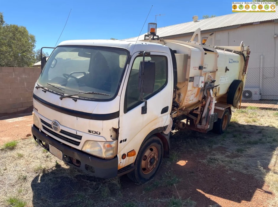 Hino 300 300C Cab Wide   Garbage