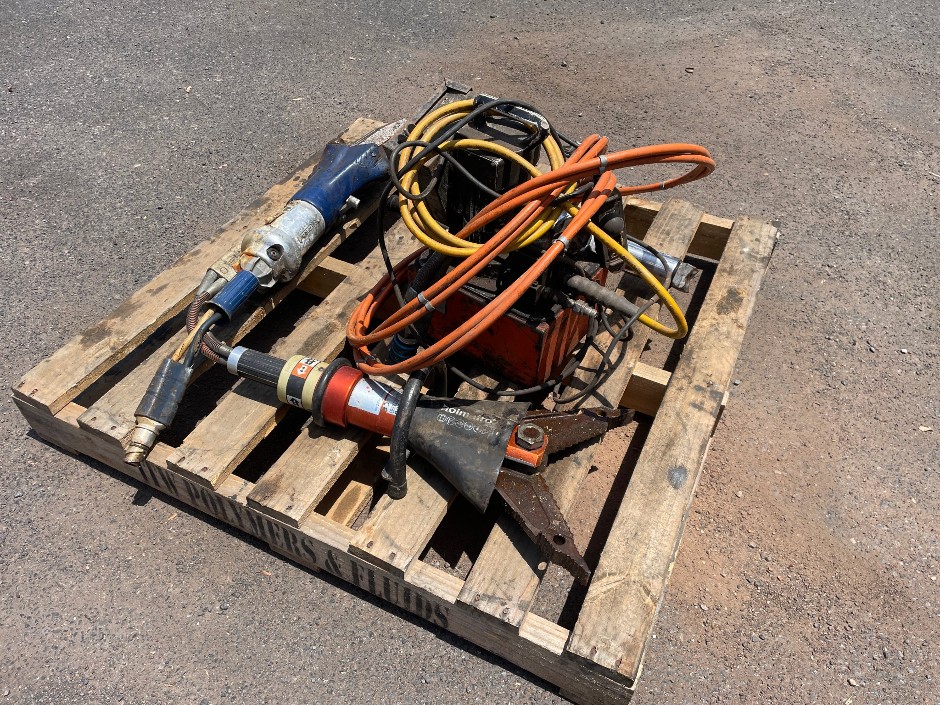 Holmatro CT3150+ Industrial & Rescue Hydraulic Jaws and Pump