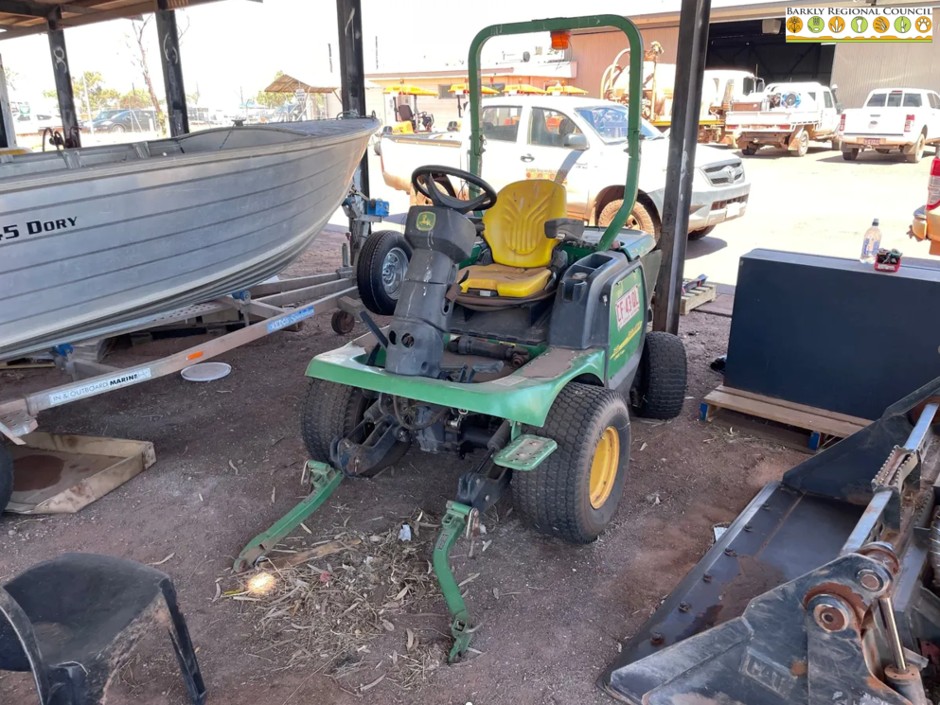 2013 John Deere 1565 Series II F1400 & Deck Shell
