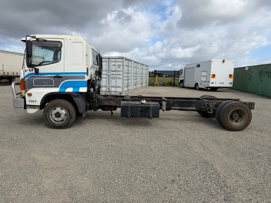2010 Hino FD 500 FD 4x2 Cab Chassis Truck **Repairable Write Off**