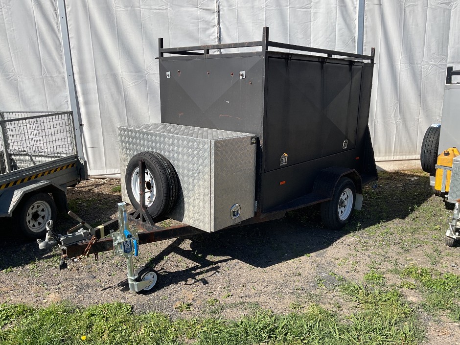 2016 Unique Trailers 8x5 Enclosed Single Axle