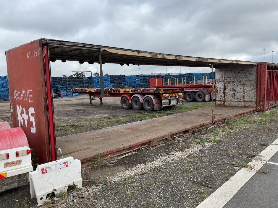 1993 Freighter 40 ft Rail Tautliner (no curtains)