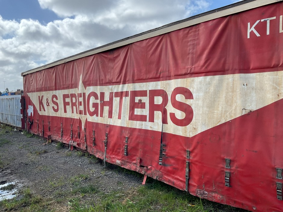 1993 Freighter 40 ft Rail Tautliner