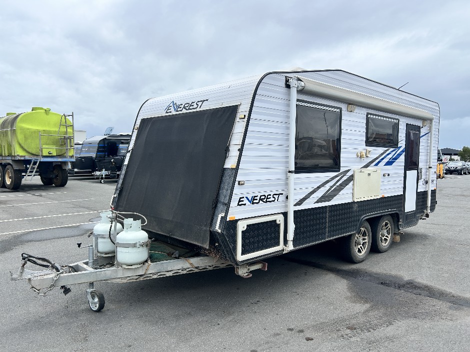 2012 Silverline Everest Caravan