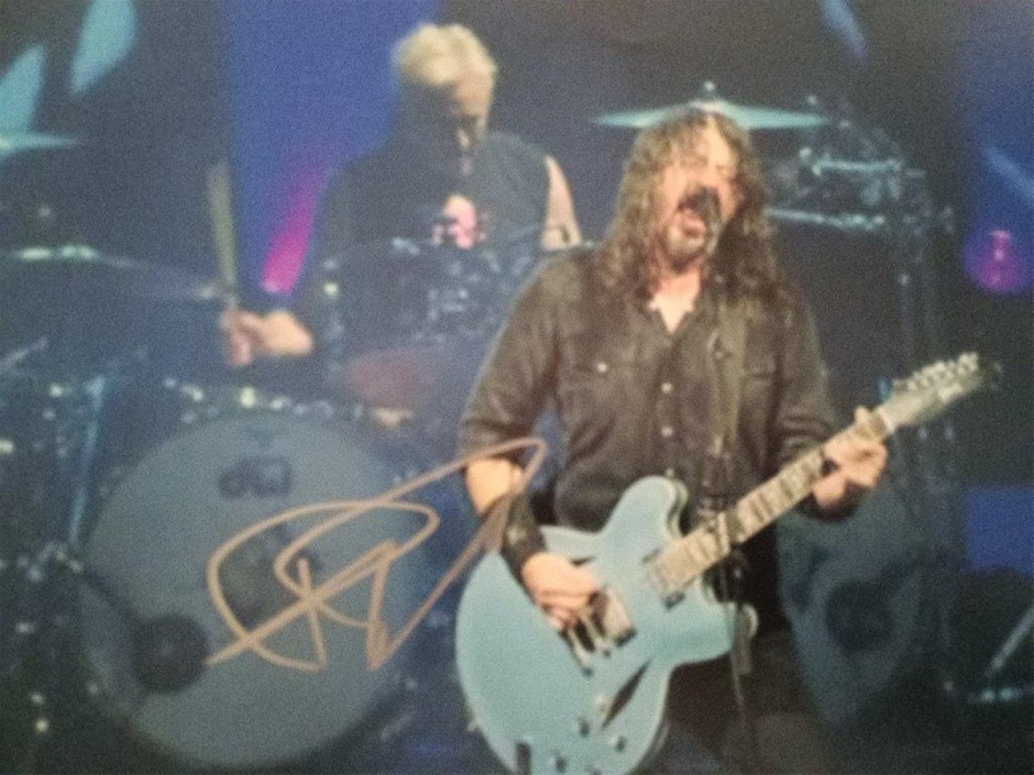 FOO FIGHTERS DAVE GROHL SIGNED CONCERT PHOTO