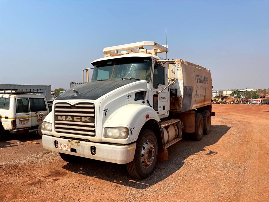 2011 Mack Metroliner CSMR Water Truck