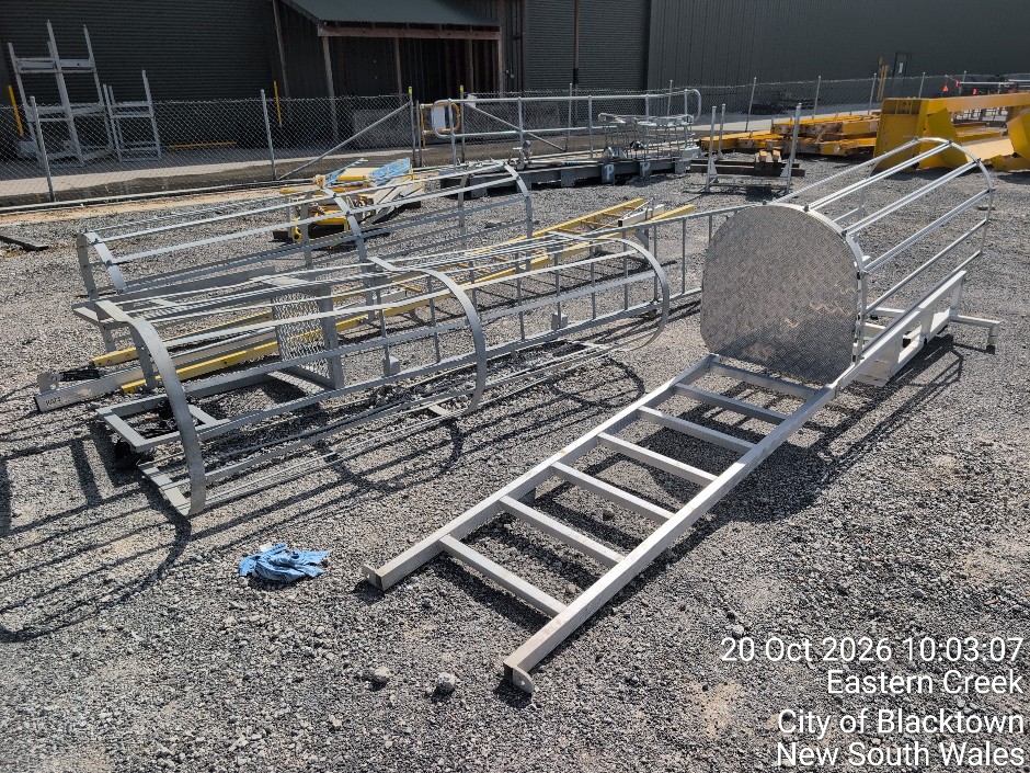 3 X FIXED / ENCLOSED LADDERS (Site ID: 377)