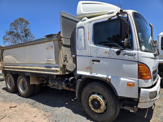 2004 Hino FM1J   6x4 Tipper