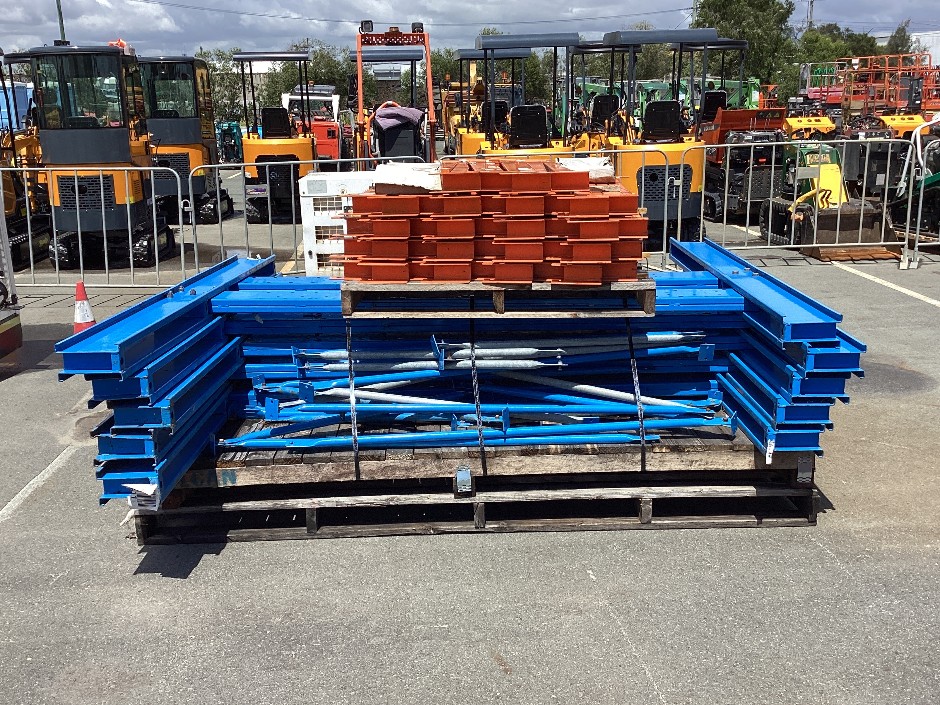 Qty Racking Shelving x 2 Pallets