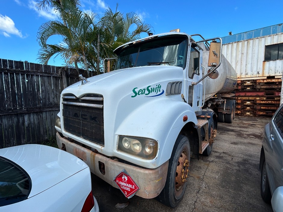2009 Mack CSMR 8X4 Rigid    Fuel Truck