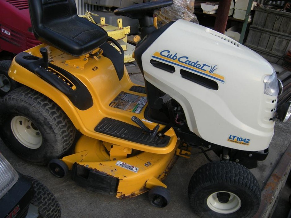 Cub Cadet Mowers 1000 Series