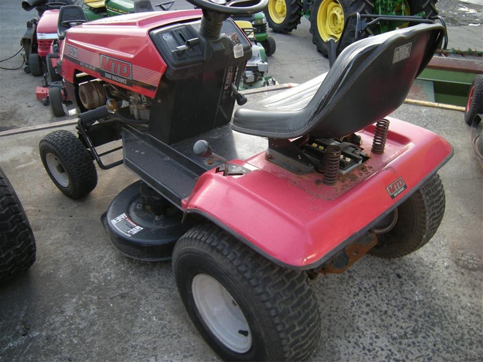 MTD 11/32 Yard Machine Lawn Tractor, Shift on the Go transmission, 11.5