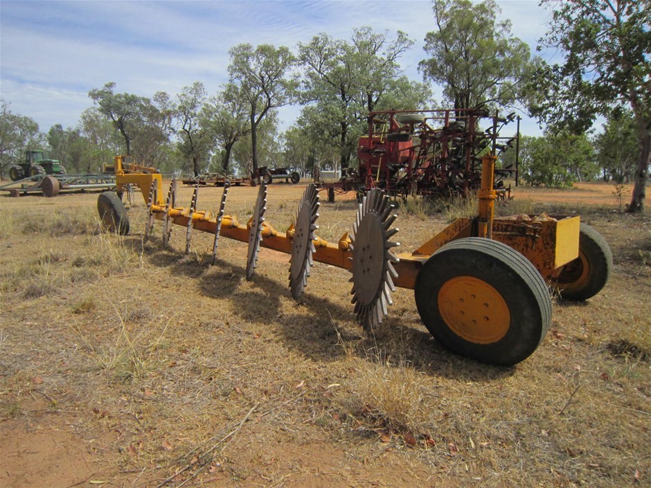 Western 7 Pin Wheel Stick Rake Auction (00067006296) Grays Australia