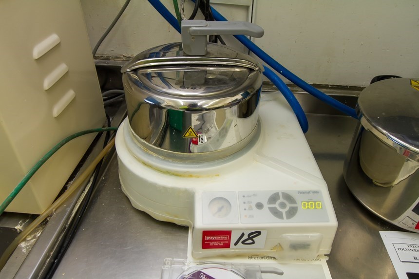 Dental Pressure Pot, Heraeus Kulzer (Germany) Model Palamet Practic ELT