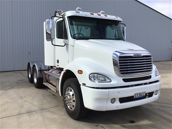 2010 Freightliner CL112 Columbia 6 x 4 Prime Mover