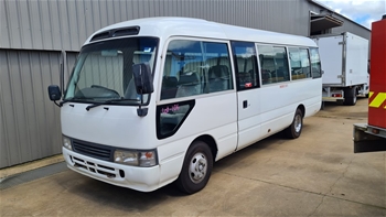 2002 Toyota HZB50R 4 x 2 Bus