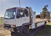 1985 Mitsubishi FK415K 4 x 2 Beavertail Truck